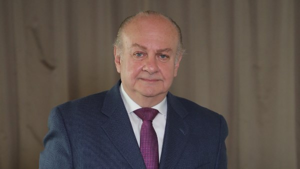 مساعد وزير الخارجية الأسبق لـ صدى البلد: مضيق هرمز قد يفجر الاقتصاد العالمي في أي لحظة.. ومصر تملك أوراق لاحتواء التصعيد
