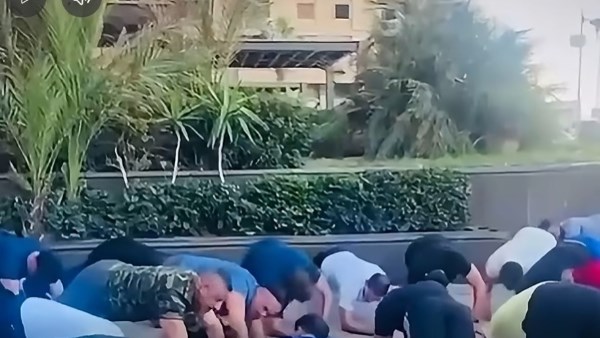 الرئيس الفرنسي ماكرون يمارس تمارين رياضية في شوارع الإسكندرية.. صور