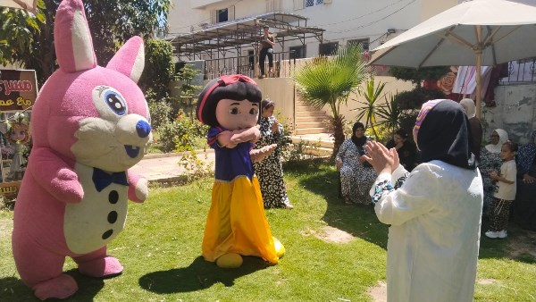 أنشطة فنية وترفيهية بدور رعاية كبار السن