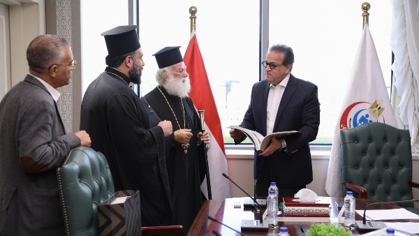 وزير الصحة يستقبل بابا الروم الأرثوذكس 