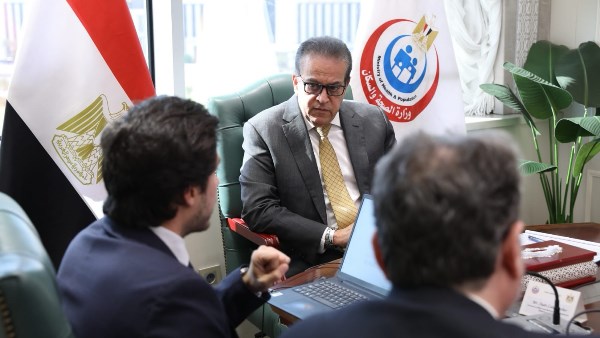 مصدر يكشف حقيقة ترك وزير الصحة قاعة اجتماع النواب غاضبا