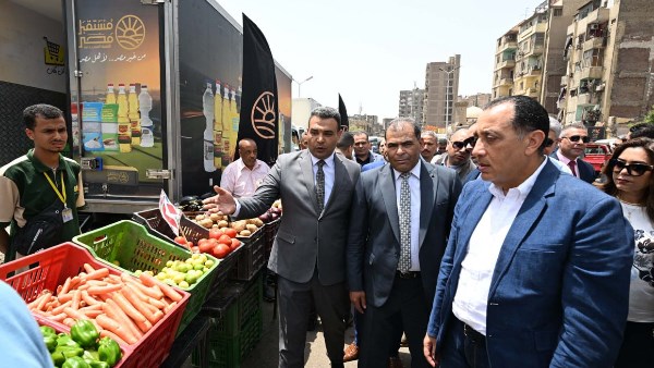 رئيس الوزراء يتفقد معرض "أهلًا بالعيد"