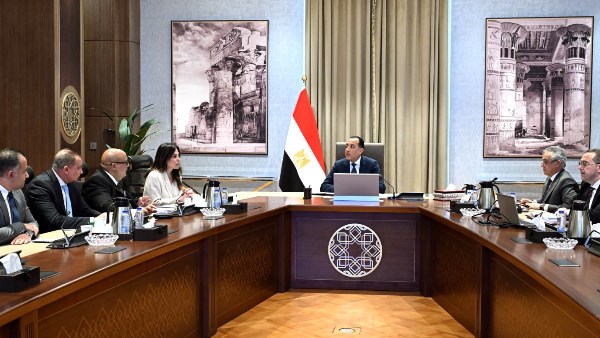رئيس الوزراء يتابع إجراءات تنظيم السوق العقارية في مصر رئيس الوزراء يتابع إجراءات تنظيم السوق العقارية في مصر