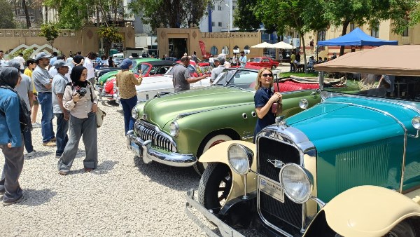 مهرجان للسيارات الكلاسيكية