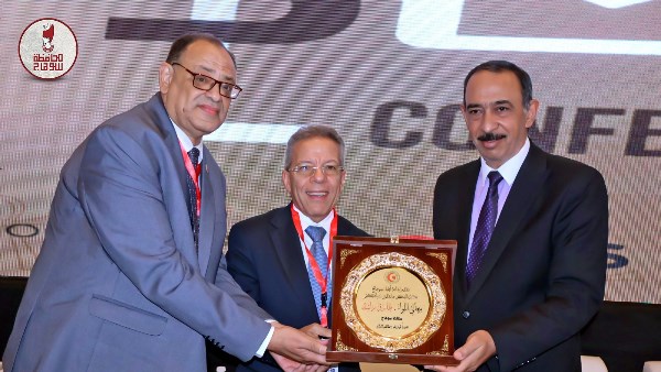 تكريم محافظ سوهاج تقديرا لدعمه القطاع الصحي