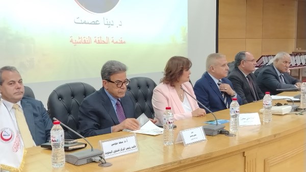 المشاركون في الحلقة النقاشية