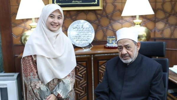 الامام الاكبر والطالبة الإندونيسية