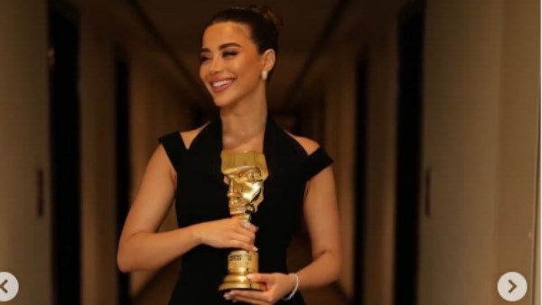 يارا السكري تستعرض رشاقتها بفستان أسود.. شاهد