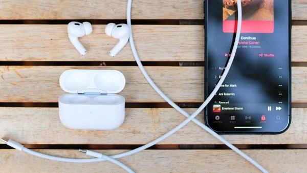 AirPods بكاميرات للذكاء الاصطناعي تدخل اختبارات أبل النهائية