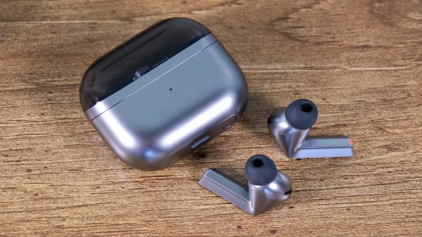 بين الاستقرار والابتكار .. سامسونج تطلق تحديثاً أمنياً لـ Galaxy Buds3 Pro وتكشف أسرار Buds4 Pro