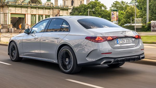 أسعار ومواصفات مرسيدس بنز E-CLASS موديل 2026 في الإمارات