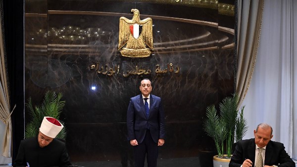 رئيس الوزراء يشهد توقيع بروتوكولي تعاون لتيسير صكوك الأضاحي