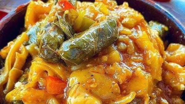 طريقة عمل طاجن ورق العنب بالكوارع 