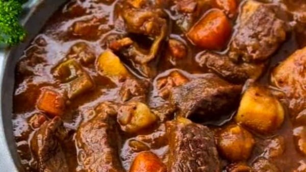 من أكلات العيد..طريقة عمل اللحمة بالبصل