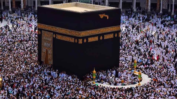 والدي مسنٌّ ويعاني من ألزهايمر فهل تسقط عنه فريضة الحج