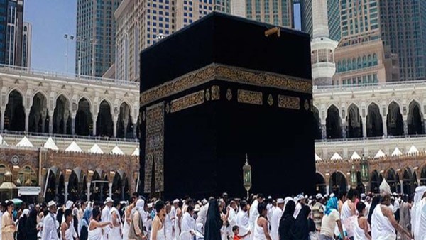 هل يصح الحج لمن يعمل بعقد عملٍ في السعودية