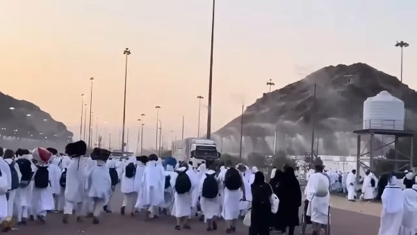 الحجاج يؤدون أعمال يوم التروية.. بث مباشر