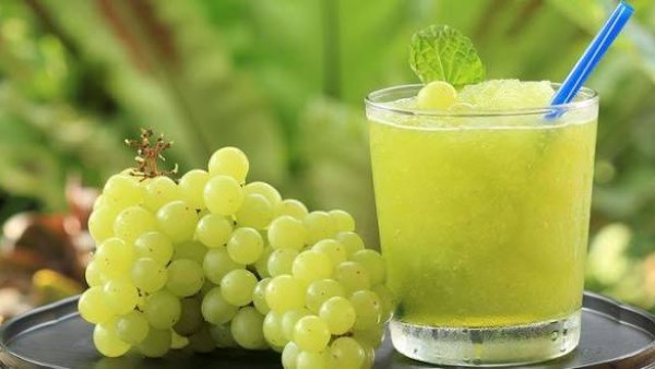 طريقة عمل عصير العنب بالليمون