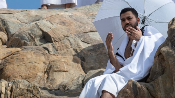 خطأ شائع في الصلاة على النبي .. أمين الفتوى يحذر منه