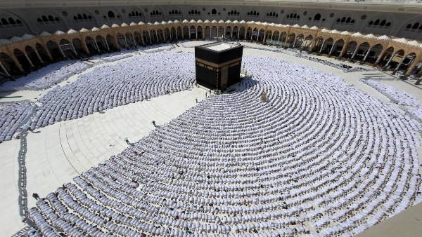 ماذا يقال عند رؤية الكعبة المشرفة؟.. كلمات جميلة يستحب ترديدها #صدى_البلد 