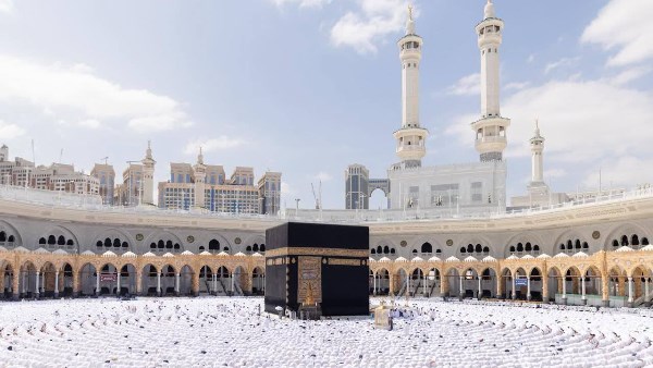 الأزهر للفتوى: يجوز الطواف في الأدوار العليا من المسجد الحرام