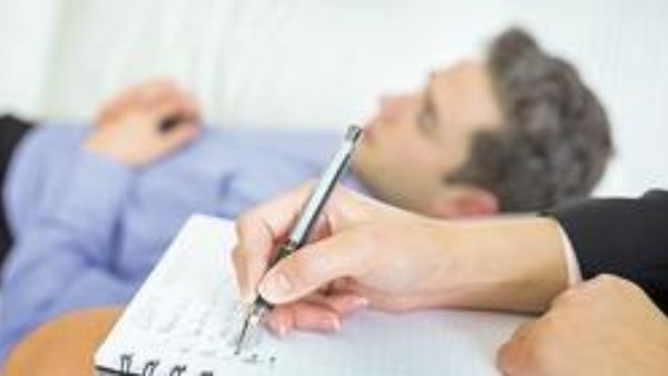 بين العلاج والكرامة الإنسانية.. كيف حمى القانون حقوق المرضى النفسيين؟