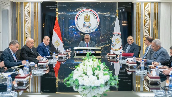 جمبلاط يطالب رؤساء الشركات بمضاعفة الجهود لتحقيق مستهدفات التطوير