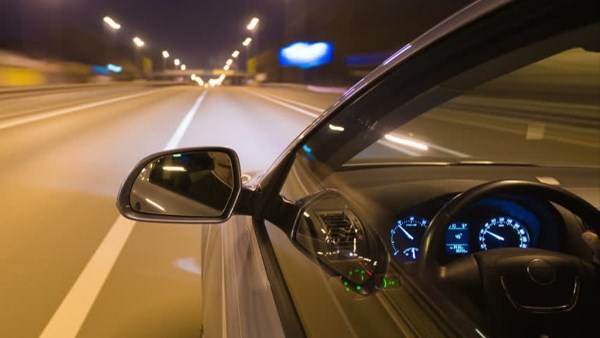 إرشادات آمنة لقيادة السيارات على الطرق