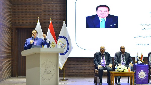 تكريم النائب محمد أبو العينين