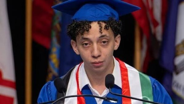 المهندس مصطفى مبارك الحاصل على 3 شهادات في الهندسة من جامعة جامعة كنتاكي