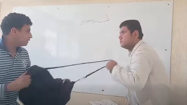الاعتداء على المعلمين في المدارس.. أزمة تربية أم غياب العقاب؟