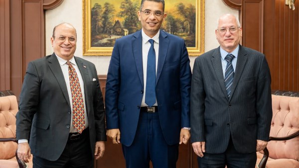 محافظ البحر الأحمر يتابع ترتيبات الدورة الرابعة لمهرجان الغردقة لسينما الشباب محافظ البحر الأحمر يتابع ترتيبات الدورة الرابعة لمهرجان الغردقة لسينما الشباب