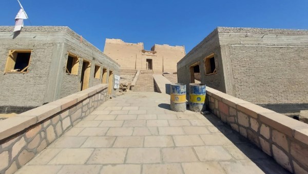 وزير السياحة والآثار  يوقف أعمال بناء المنشآت الخدمية بمحيط معبد كلابشة