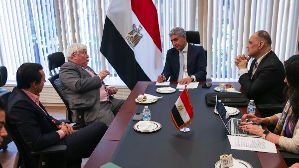 وزير السياحة والآثار 