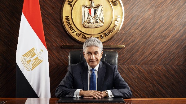وزير السياحة والآثار 