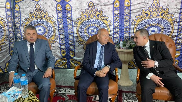 لمحاربة الغلاء .. محافظ القاهرة يفتتح معرض 