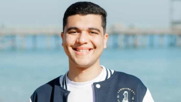 طالب بجامعة بني سويف الأهلية
