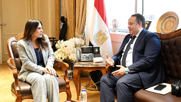 وزيرة الإسكان تبحث مع نقيب المهندسين تعزيز التعاون المشترك وزيرة الإسكان تبحث مع نقيب المهندسين تعزيز التعاون المشترك