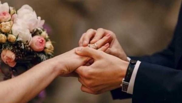 المقبلون على الزواج أولوية.. الحكومة تزف بشرى سارة للشباب