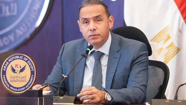 الدكتور إسلام عزام رئيس هيئة الرقابة المالية 