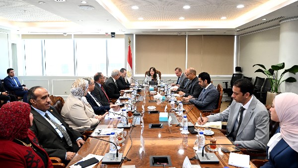 وزيرة الإسكان 