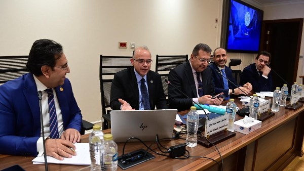 الدكتور محمد فريد وزير الاستثمار والتجارة الخارجية 