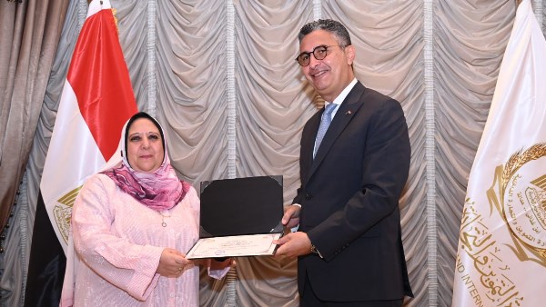 تكريم مراكز خدمة المواطنين المتميزة بوزارة التموين في جائزة التميز الحكومي