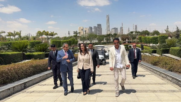 وزيرة الثقافة 