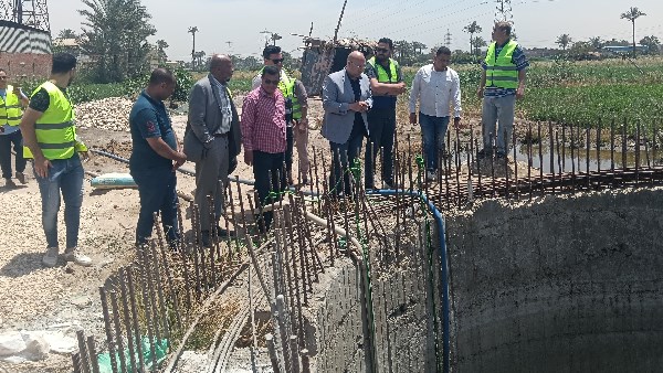 محافظ الجيزة يقرر إعفاء رؤساء الوحدات المحلية بالكوم الأحمر وبرطس وإحالتهم للتحقيق للإهمال الجسيم