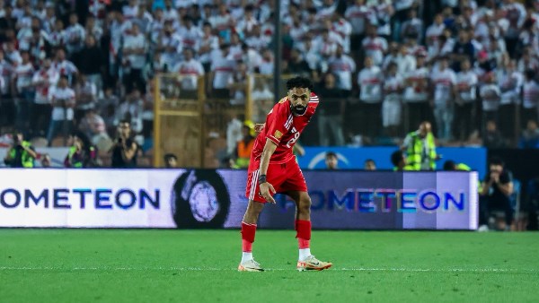 سر تحية حسين الشحات..  يشعل التساؤلات داخل الأهلي..هل كانت لحظة وداع بعد هزيمة الزمالك؟