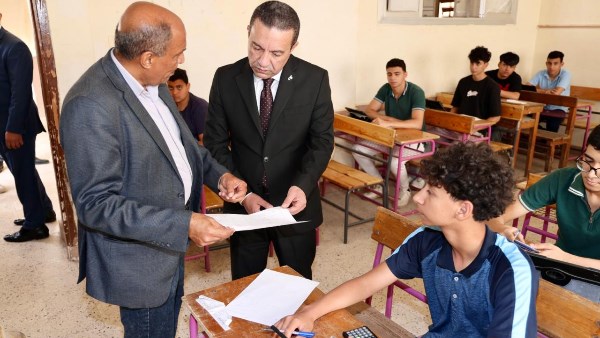 محافظ المنوفية: ضرورة توفير الهدوء بلجان الامتحانات ومنع أي معوقات تؤثر على الطلاب محافظ المنوفية: ضرورة توفير الهدوء بلجان الامتحانات ومنع أي معوقات تؤثر على الطلاب