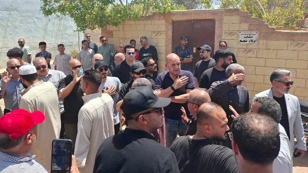 تشييع جثمان والدة الفنان أحمد حلمى بمقابر الشموت ببنها تشييع جثمان والدة الفنان أحمد حلمى بمقابر الشموت ببنها