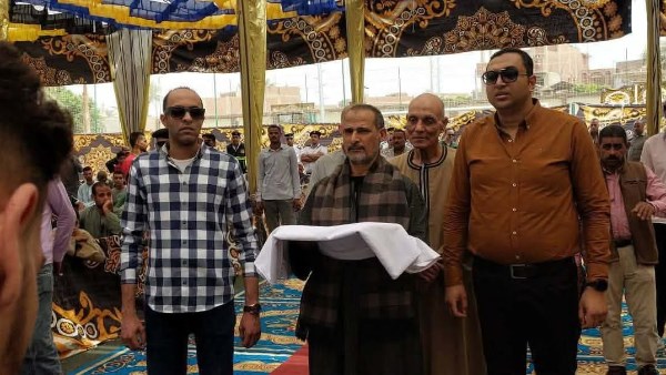 إنهاء خصومة ثأرية بين عائلتي أولاد عباس وعبد المعز بقرية تنده بالمنيا.. صور إنهاء خصومة ثأرية بين عائلتي أولاد عباس وعبد المعز بقرية تنده بالمنيا.. صور