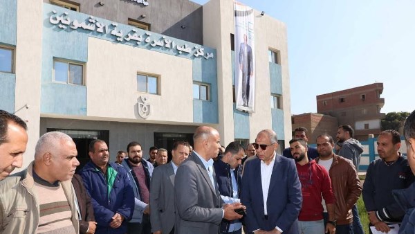 مستشار رئيس الجمهورية لمبادرة حياة كريمة ومحافظ المنيا يبحثان معدلات تنفيذ المشروعات